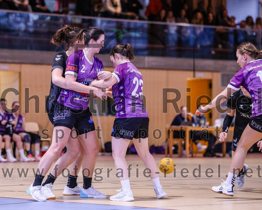 2024-12-14_124_SpVgg_Altenerding_gegen_SVA_Palzing | Erding, Deutschland, 14.12.2024:Handball, Bezirksoberliga Frauen Altbayern 2024 / 2024, 9. Spieltag, SpVgg Altenerding gegen SVA Palzing, Endergebnis: 20:30Janina Konrad (SpVgg Altenerding, #2), Katharina Künstner (SpVgg Altenerding, #23)Foto: Christian Riedel / fotografie-riedel.net