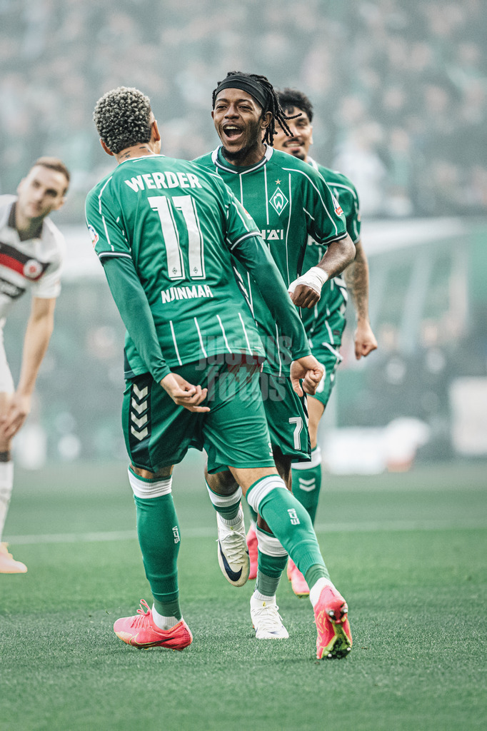 Fußball | Männer | Saison 2025/2026 | 1. Fußball-Bundesliga | 6. Spieltag | SV Werder Bremen vs. FC St. Pauli | 04.10.2025 | v.l. Justin Njinmah (#11, SV Werder Bremen) und Torschütze Samuel Mbangula (#07, SV Werder Bremen) jubeln