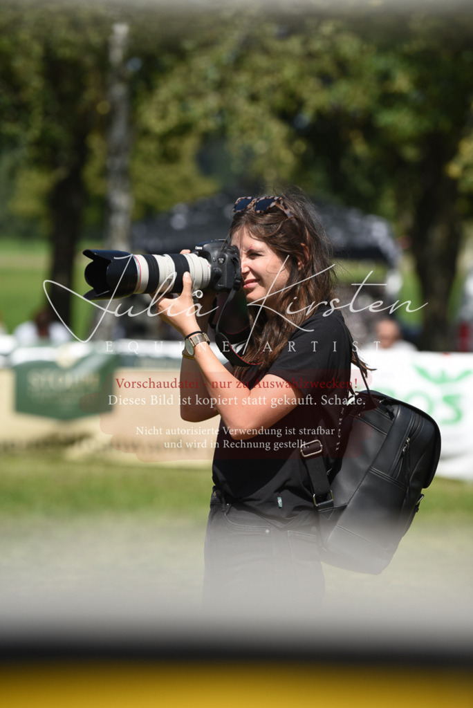 DSC_0110 | Pferde- und Turnierfotografie in Westsachsen. Pferdeportraits, Auftragszeichnungen und intuitive Kunst.