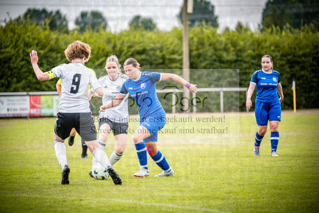 SG Bohmte/Ostercappeln/Schwagstorf - SV Harderberg - Frauen Bezirkpokal | Frauen Bezirkpokal · 1. Damen - 1. Damen · Sportplatz - Realisiert mit Pictrs.com