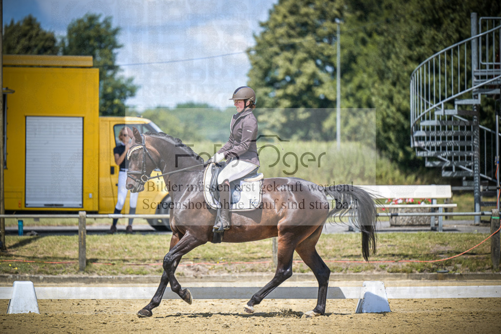 DOS_4245 | Entdecke hochwertige Reitturnierfotos von Foto Oger. Professionell, emotional und authentisch – jetzt Lieblingsmomente im Shop bestellen.Deutschlandweite Turnierfotografie. - Realisiert mit Pictrs.com