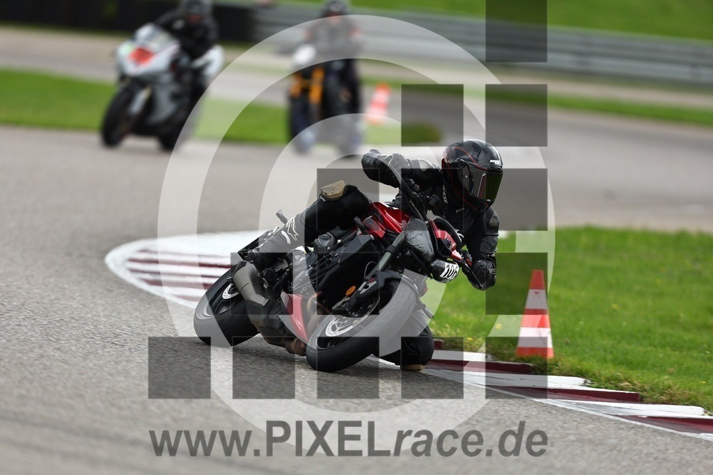 0106-20250903_01224 | Schöne Erinnerungen an spannende Momente - das festzuhalten ist unser Job. PIXELrace.de ist seit 2003 auf den Rennstrecken Europas unterwegs um die Action draußen beim Fahren und die wunderbare Stimmung imm Fahrerlager für euch einzufangen.