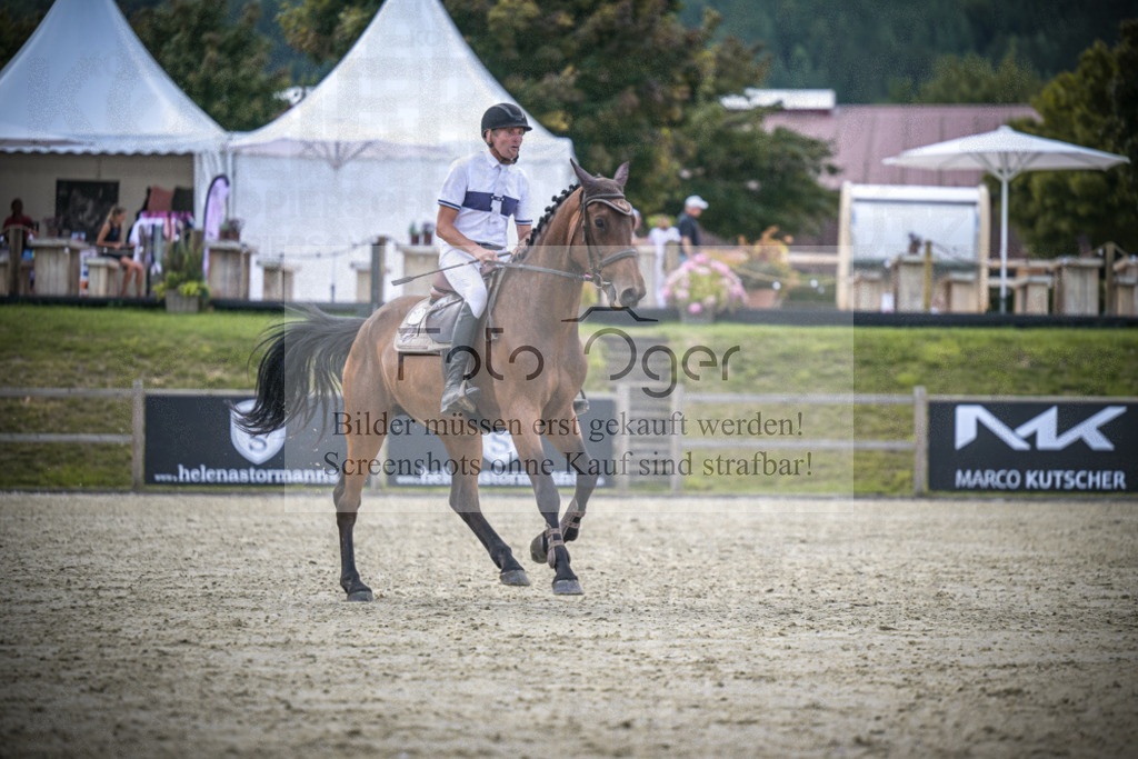 DOS_6671 | Entdecke hochwertige Reitturnierfotos von Foto Oger. Professionell, emotional und authentisch – jetzt Lieblingsmomente im Shop bestellen.Deutschlandweite Turnierfotografie. - Realisiert mit Pictrs.com