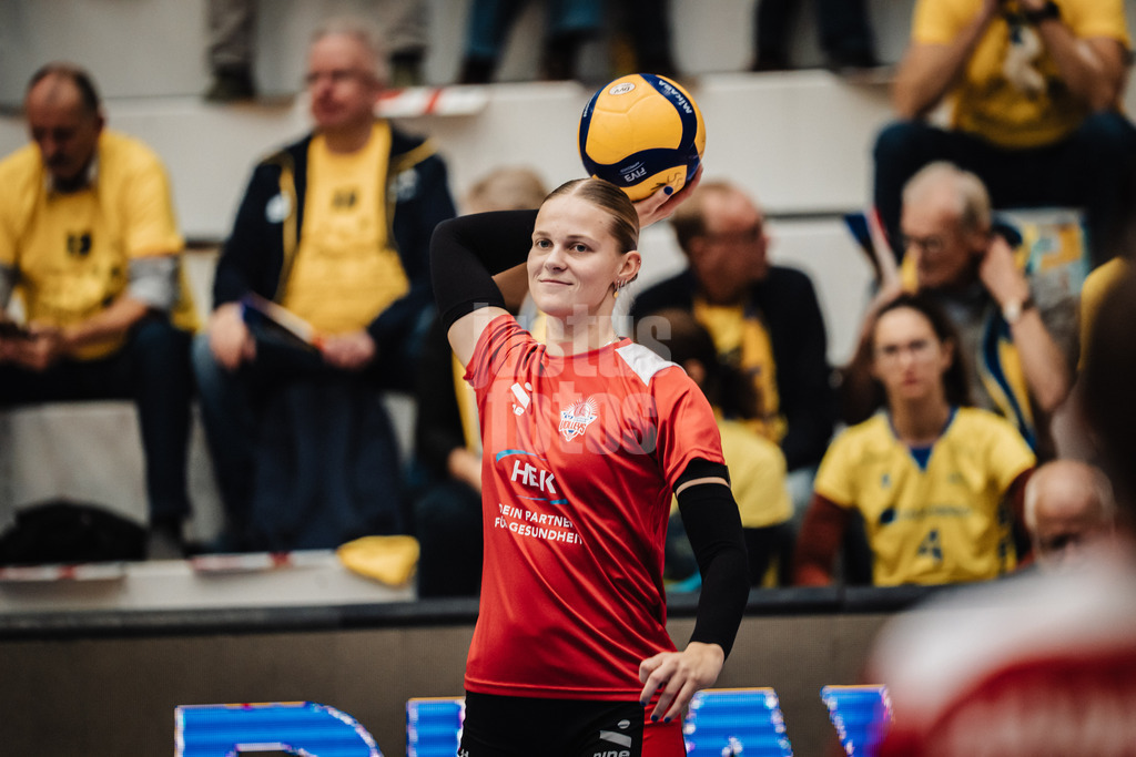 Volleyball | Frauen | Saison 2025/2026 | Volleyball Bundesliga | SSC Palmberg Schwerin vs. ETV Hamburger Volksbank Volleys | 18.10.2025 | Svea Frobel (#11, ETV Hamburger Volksbank Volleys) beim Warmup