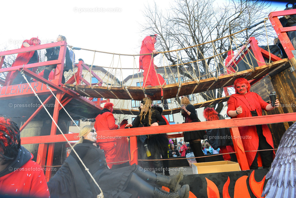 news-2023-Feb16-Unsinniger_Fasching_Reutte-nik-WTV_7473 | Info aus dem Bezirk Reutte/Ausserfern Tirol sowie eine umfangreiche Bilddatenbank über die gesamte Region: Lechtal, Talkessel Reutte, Tannheimertal, Zwischentoren. Lech, Plansee, Zugspitze, Grenztunnel, B179, Fernpassstraße, Verkehr, Lawinen, Tradition, - Realisiert mit Pictrs.com