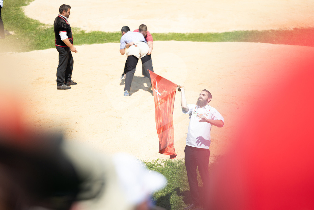 Rigi2025_2133 | Die Schwinger des Schwyzer Kantonalen Schwingerverbandes: Fotos, die Dynamik und Leidenschaft festhalten, sowie emotionale Momente aus dem traditionellen Schwingsport zeigen. - Realisiert mit Pictrs.com