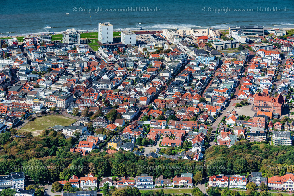 Norderney_Stadtgebiet_Stadtzentrum_ELS_7743050923 | NORDERNEY 05.09.2023 Stadtzentrum im Innenstadtbereich auf der Insel Norderney im Bundesland Niedersachsen, Deutschland. // City center in the inner city area on the island of Norderney in the state of Lower Saxony, Germany. Foto: Martin Elsen