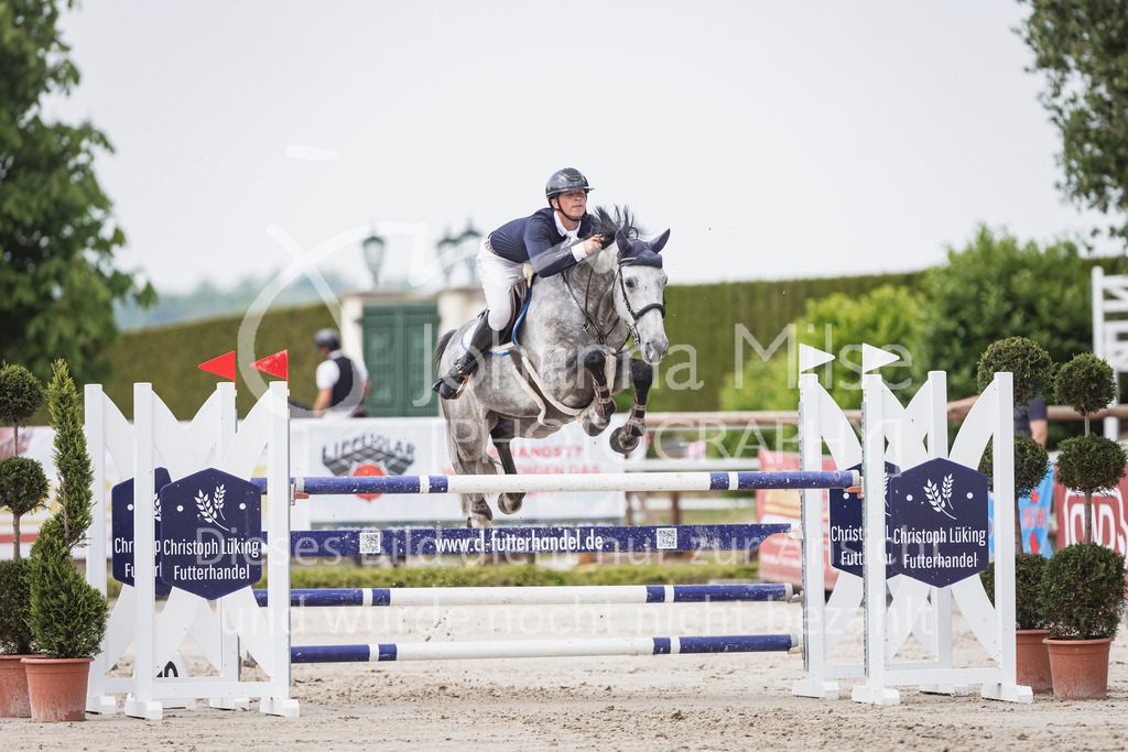 250531_MayDays_M2-Springen-569 | Deine schönsten Turniermomente als professionelle Fotos! Entdecke hochwertige Pferdesport-Fotografie im Online-Shop. Jetzt Fotos finden & bestellen!