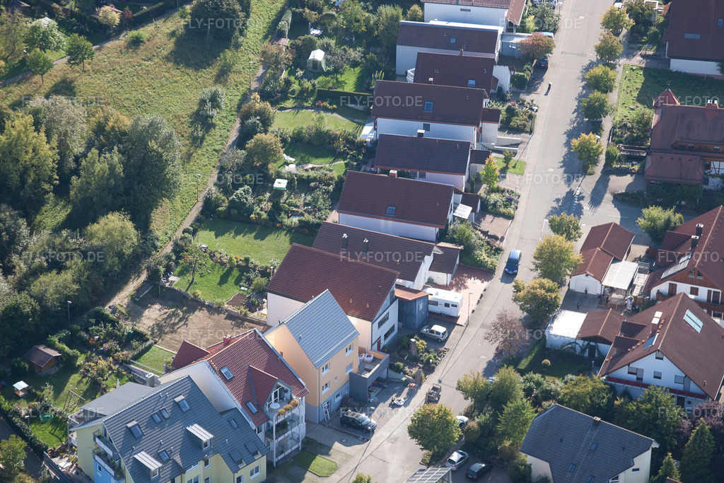 Luftbild: Langensteinbach, Mozartstr im Ortsteil Langensteinbach in Karlsbad im Bundesland Baden-Württemberg in Deutschland. Foto: IMG_45208.jpg vom 21.09.2011 durch Werner Riehm/FLY-FOTO.de