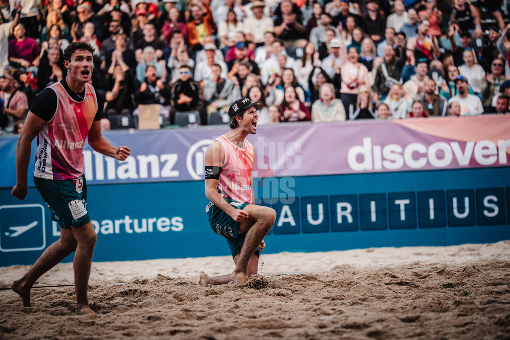Beachvolleyball | Männer | Deutsche Meisterschaften 2025 Timmendorfer Strand | 05.09.2025 | v.l. Hennes Nissen und Niklas Held jubeln