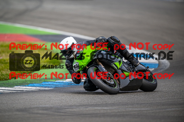 MaZZes_FotoMatrix_230410_6317 | ROT