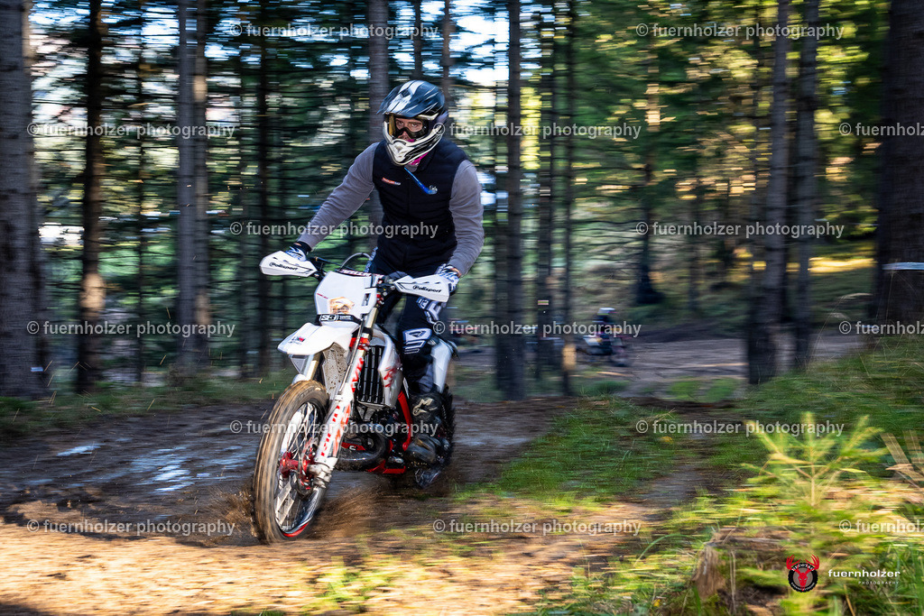 fuernholzer_251026-C1-69 | Fotografische Impressionen von der Red Stag Enduro Extreme by fuernholzer-photography.com. Endurosport in Österreich fotografisch festgehalten von fuernholzer. Auftragsfotografie für Private, Gewerbefotos und Industriefotografie. Eventfotografie, Sportfotografie und Motorsportfotografie. Anbieter von Fotoworkshops, Fototraining, fotografischen Vorträgen und Fotoseminaren.
