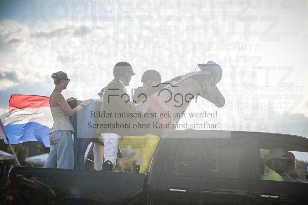 DOS_0014 | Entdecke hochwertige Reitturnierfotos von Foto Oger. Professionell, emotional und authentisch – jetzt Lieblingsmomente im Shop bestellen.Deutschlandweite Turnierfotografie. - Realisiert mit Pictrs.com