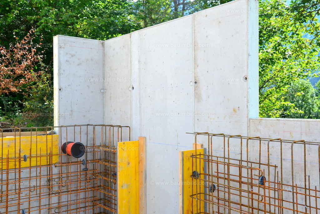Einseitige Wandschalung | Wandschalung aus Aluschalung, einseitig mit Wandbewehrung und Abschalung für Wandöffnung