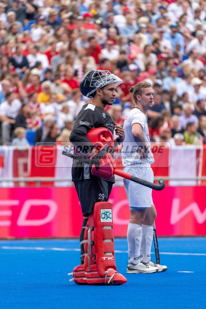 Final4_20250601-1503-HK108678 | Krefeld, Deutschland, 01.06.2025:  Feldhockey Final4 2025 – „Deutsche Feldhockey-Meisterschaften 2025“ Crefelder HTC - Rot-Weiss Köln (Finale Herren) im Gerd-Wellen-Hockeyanlage am 01.06.2025 in Krefeld, Deutschland. (Foto von Kramhöller/Fehrmann/Kaste)Krefeld, Germany, 01.06.2025: Feldhockey Final4 2025 – „Deutsche Feldhockey-Meisterschaften 2025“ Harvestehuder HTC - Düsseldorfer HC (Finale Damen) in Gerd-Wellen-Hockeyanlage at 01.06.2025 in Krefeld, Deutschland. (Foto from Kramhöller/Fehrmann/Kaste)