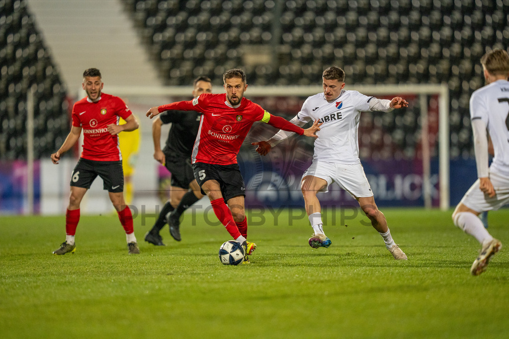 SG Sonnenhof Grossaspach vs. TSV Steinbach Haiger, Fussball, Regionalliga Suedwest, 25. Spieltag, 20.03.2026 | Volkan Celiktas (SG Sonnenhof Großaspach, #05),SG Sonnenhof Grossaspach vs. TSV Steinbach Haiger, Fussball, Regionalliga Suedwest, 25. Spieltag, 20.03.2026Foto: photosbyphips/Philip Ziegler