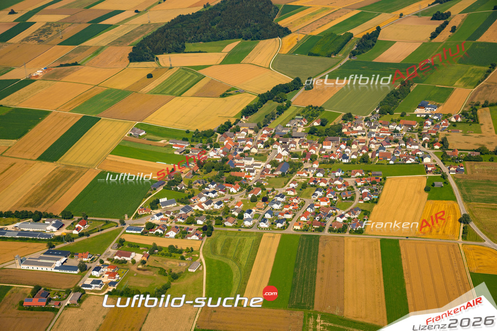 Das Luftbild zeigt : Kevenhüll Beilngries - Die Luftaufnahme wurde 2024 vom UL-Flugzeug aus erstellt ( keine Drohne ) - Hochauflösende Luftaufnahme - Für grossformatige Ausdrucke geeignet. Die Geschenkidee !Mit Lizenz und Bildrechte bestellbar