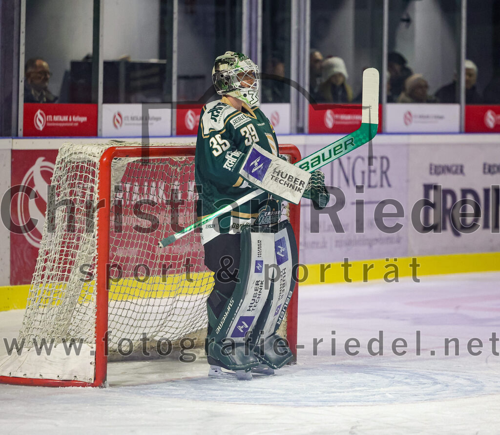 2025-11-30_061_TSV_Erding_gegen_EC_Peiting | Erding, Deutschland, 30.11.2025:Eishockey, Oberliga Süd 2025 / 2026, 22. Spieltag, TSV Erding gegen EC Peiting, Endergebnis: 5:1Torwart Leon Meder (Erding Gladiators, #39)Foto: Christian Riedel / fotografie-riedel.net