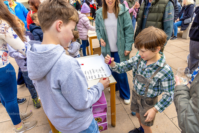 Eierpecken am Hauptplatz | Bildershop von pixelworld.at - Realisiert mit Pictrs.com