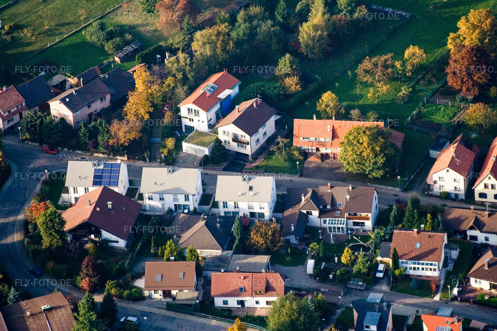 Luftbild: Lange Straße im Ortsteil Schluttenbach in Ettlingen im Bundesland Baden-Württemberg in Deutschland. Foto: IMG_14049.jpg vom 11.10.2008 durch Werner Riehm/FLY-FOTO.de