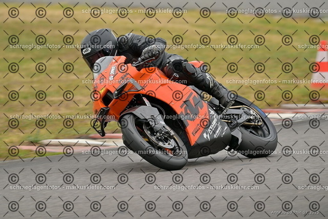 25bt05-1443 | markuskiefer.com - Realisiert mit Pictrs.com