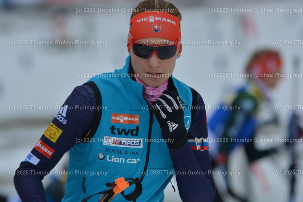 IBU WC Biathlon Oberhof 2018 | KUZMINA Anastasiya (SVK) beim Anschiessen vor dem Rennen; IBU WC Biathlon Oberhof 2018, 10 km Verfolgung der Frauen am 06.01.2018 in der DKB Ski Arena in Oberhof, (Deutschland) - Realisiert mit Pictrs.com