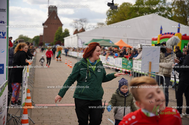 FSC05659 | Willkommen im Bildershop des Tangermünder Elbdeichmarathons. Die Bilder wurden größtenteils mit Startnummern hinterlegt.  Bitte verwenden Sie die Suchfunktion ("Suche"-Button links oben). - Realisiert mit Pictrs.com