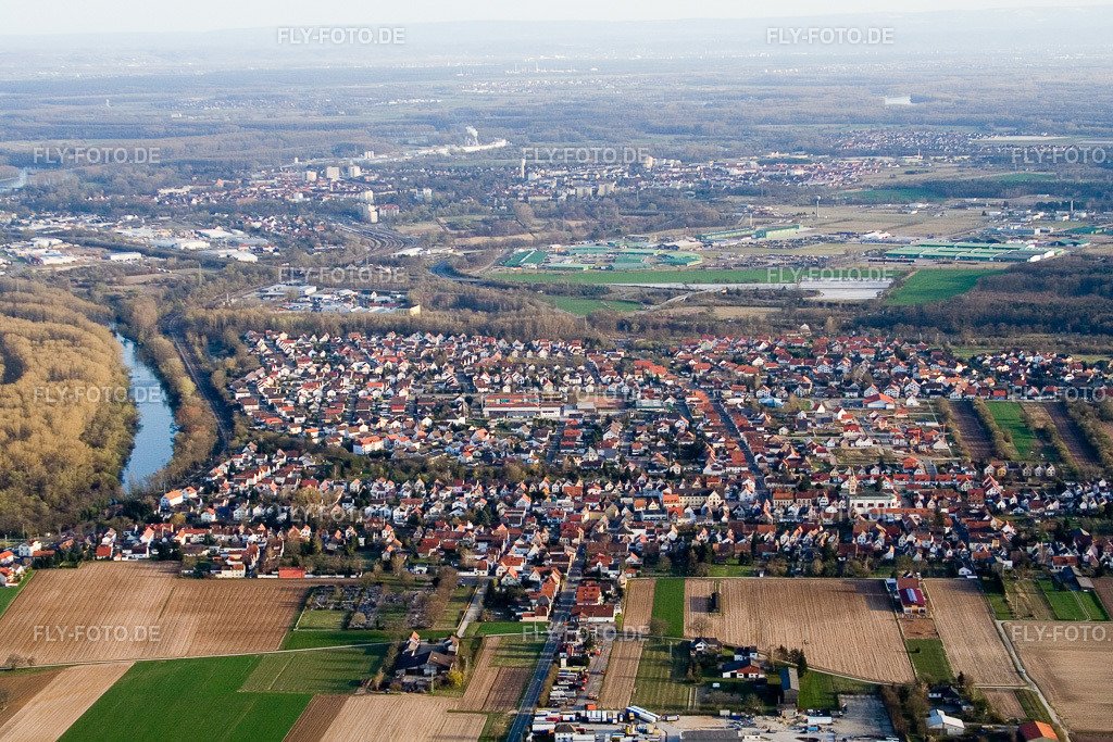 Ortsansicht von Norden | Luftbild: Ortsansicht von Norden in Lingenfeld im Bundesland Rheinland-Pfalz in Deutschland. Foto: IMG_9989.jpg vom 29.03.2008 durch Werner Riehm/FLY-FOTO.de - Realisiert mit Pictrs.com