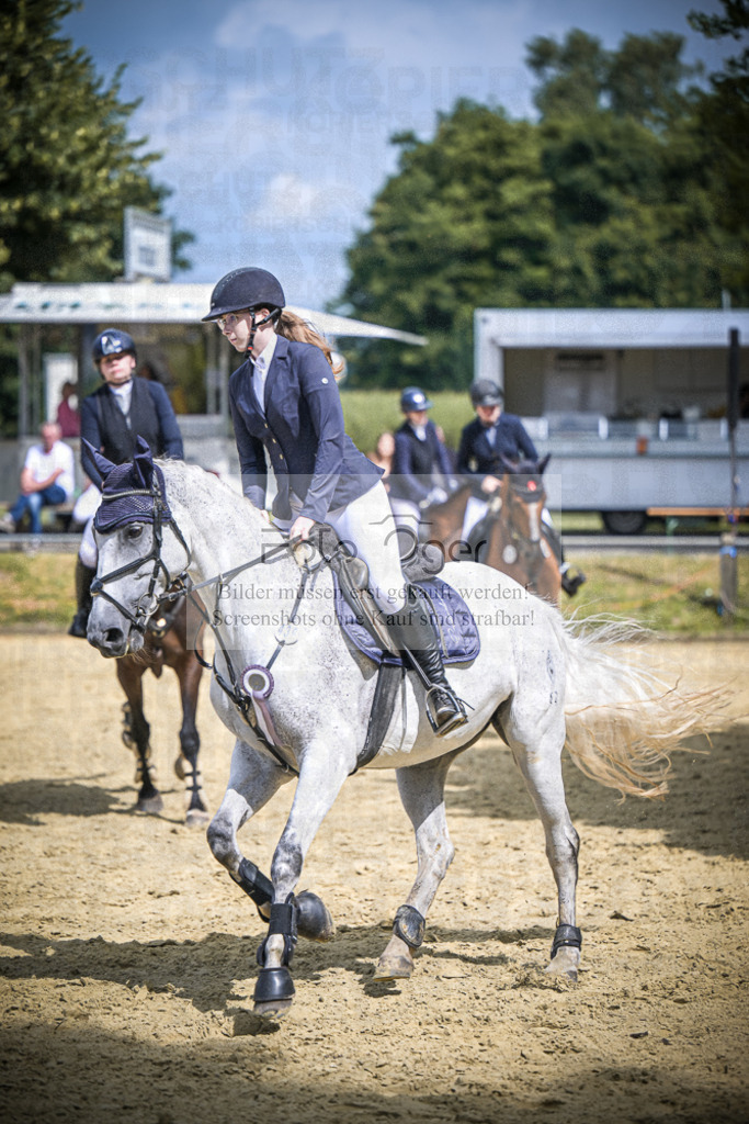 DOS_5336 | Entdecke hochwertige Reitturnierfotos von Foto Oger. Professionell, emotional und authentisch – jetzt Lieblingsmomente im Shop bestellen.Deutschlandweite Turnierfotografie. - Realisiert mit Pictrs.com