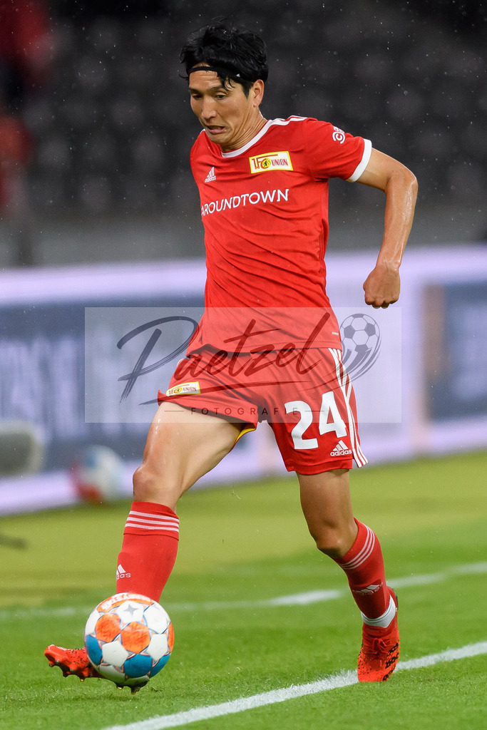 FCUKUO20210826_115 | Fussball, Herren: Genki Haraguchi (1.FC Union Berlin) in Aktion, am Ball, Einzelaktion beim Spiel der UEFA Conference League zwischen 1. FC Union Berlin und Kuopion PS im Olympiastadion am 26.08.2021 in Berlin, Deutschland. - Realisiert mit Pictrs.com