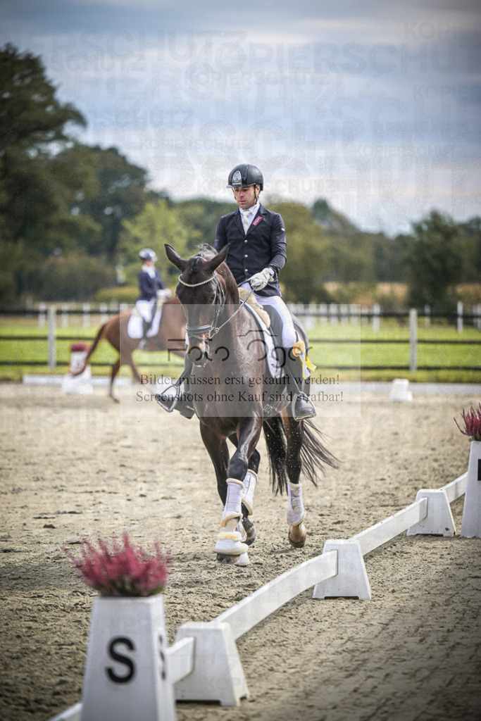 DOS_0077 | Entdecke hochwertige Reitturnierfotos von Foto Oger. Professionell, emotional und authentisch – jetzt Lieblingsmomente im Shop bestellen.Deutschlandweite Turnierfotografie. - Realisiert mit Pictrs.com