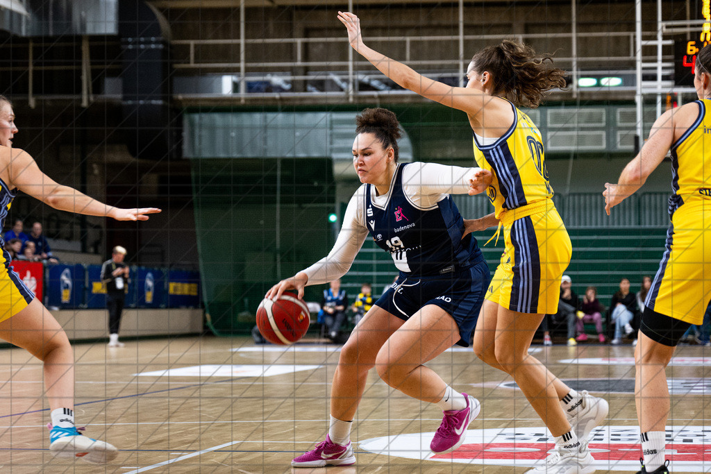1. DBBL 24/25 | 02.11.2024 | Alba Berlin vs. USC Freiburg | 1. DBBL 24/25 | 02.11.2024 | Alba Berlin vs. USC Freiburg - - - - - CREDIT, www.bullenfotos.de, Martin König, Hörner Weg 40, D-49078 Osnabrück, +4917663732967, Nutzung und Weitergabe nur zu den vereinbarten Zwecken. Presseanfragen an Urheber. Alle Rechte beim Urheber. - - - - - - Realisiert mit Pictrs.com