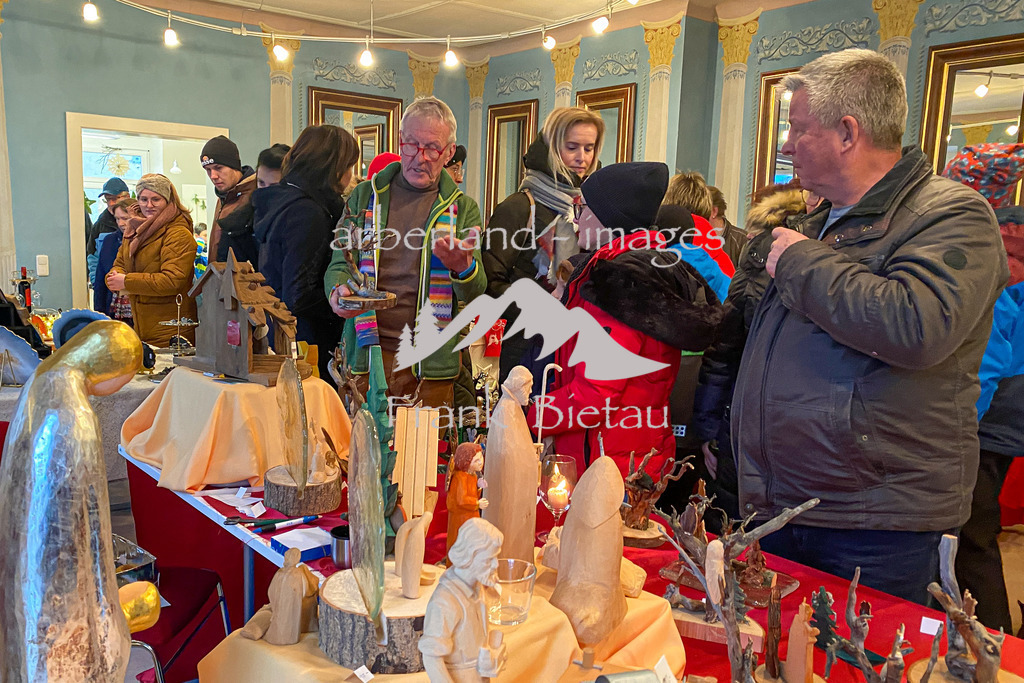 IMG_4505 | Kunsthandwerker in den vielen verschiedenen Räumen des Ludwigsthaler Schloss, Andrang in den Nachmittagsstunden