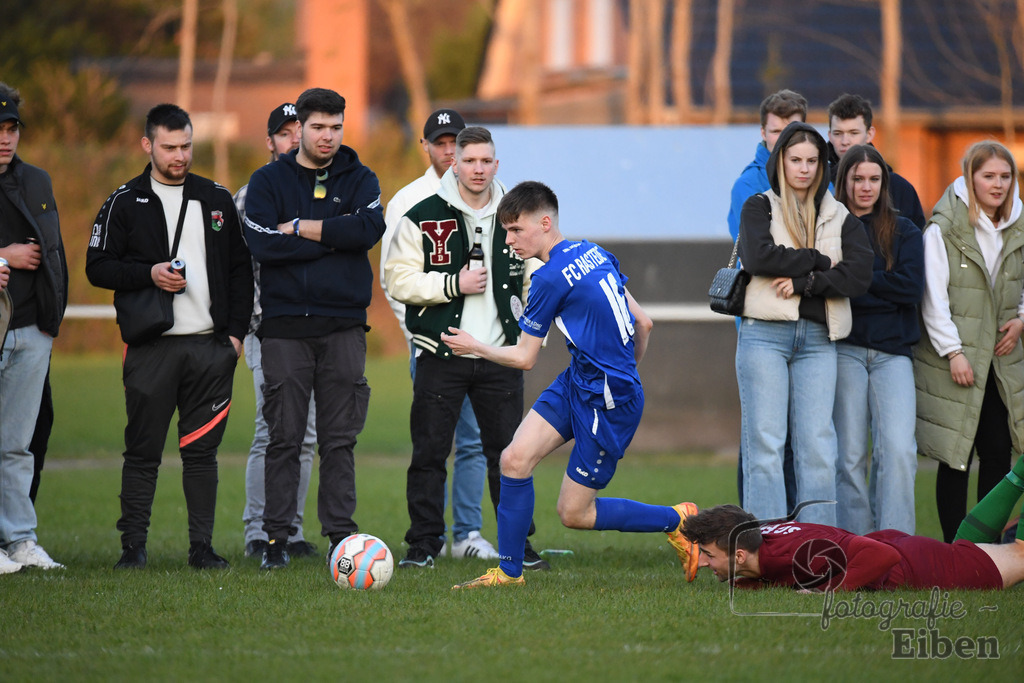 SG FriPe-FC Rastede | Herren Kreisliga; SG FriPe (rot)-FC Rastede (blau) am 21.04.2023; in Petersfehn (A-Platz), Photo: Philip Eiben 2023 - Realisiert mit Pictrs.com