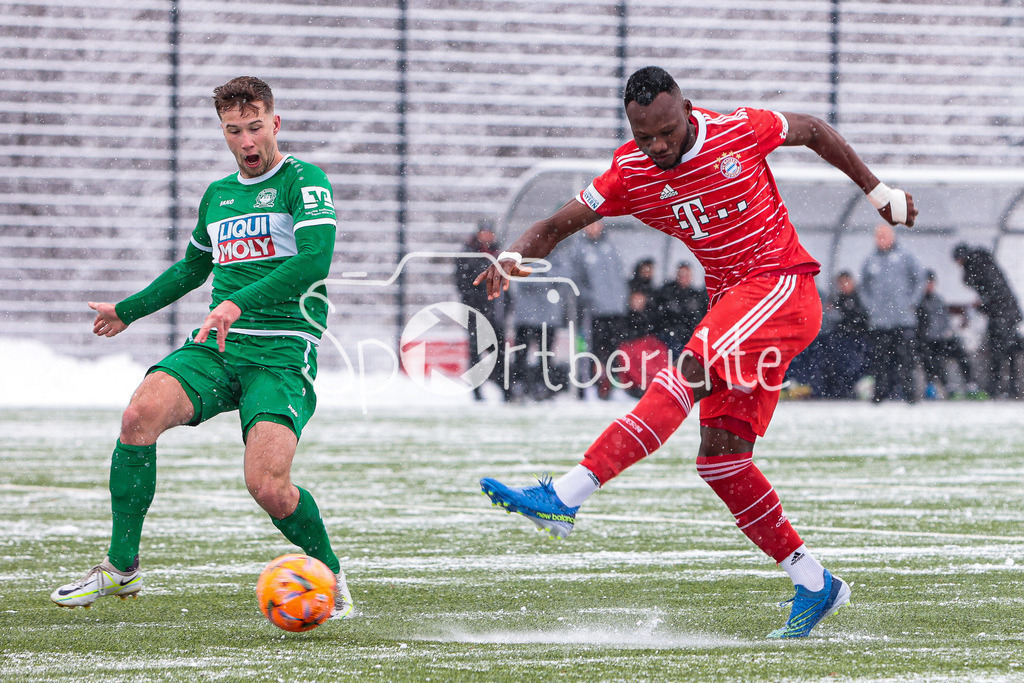 FC Bayern Amateure - VfB Eichstätt | Desire Segbe AZANKPO (FCB #34) erzielt in dieser Szene den Treffer zum 1-0