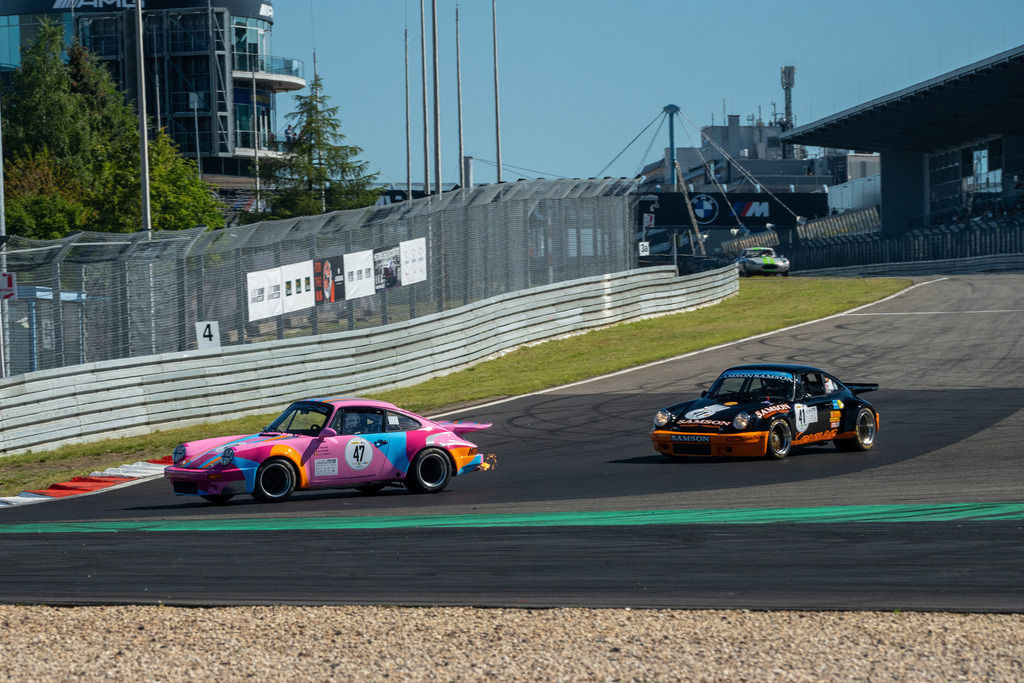 Belmot Oldtimer Grand Prix 2024 | 11.08.2024 Belmot Oldtimer Grand Prix 2024, Nürburgring, Deutschland, Bild: Rennen 9 Historic Championshop ´81, #47 Annette Rolner im Porsche 911 RSR-611 von 1974 dicht gefolgt von #41 Wolfgang Pohl im Porsche 3.0 RSR von 1976 - Realisiert mit Pictrs.com