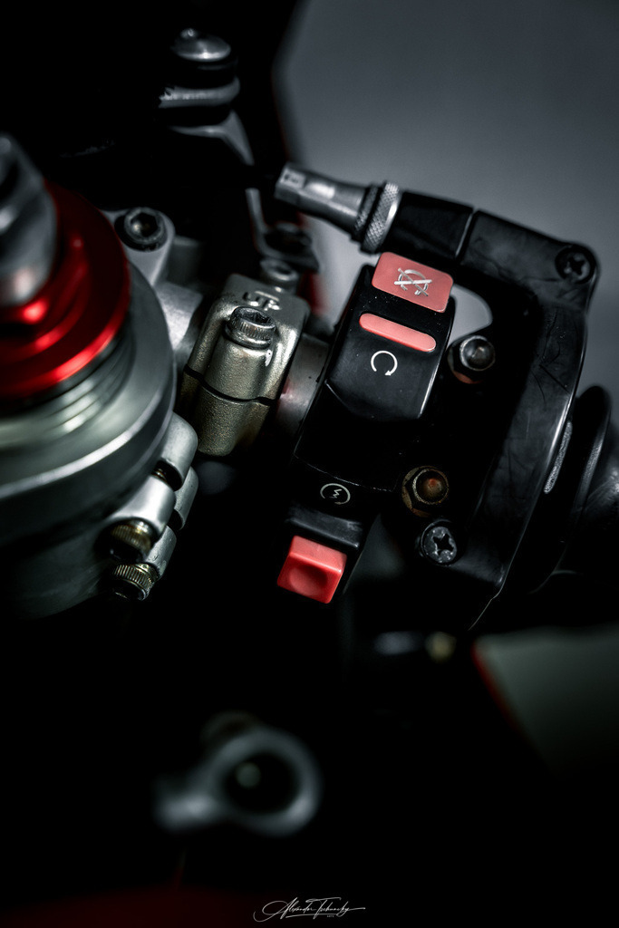 Ducati 996 | Entdecken Sie die faszinierende Welt von Alexander Tschuncky Arts: Kreative Fotografie, atemberaubende Automobilkunst und hochwertiger Bilderdruck. Lassen Sie sich inspirieren! - Realisiert mit Pictrs.com