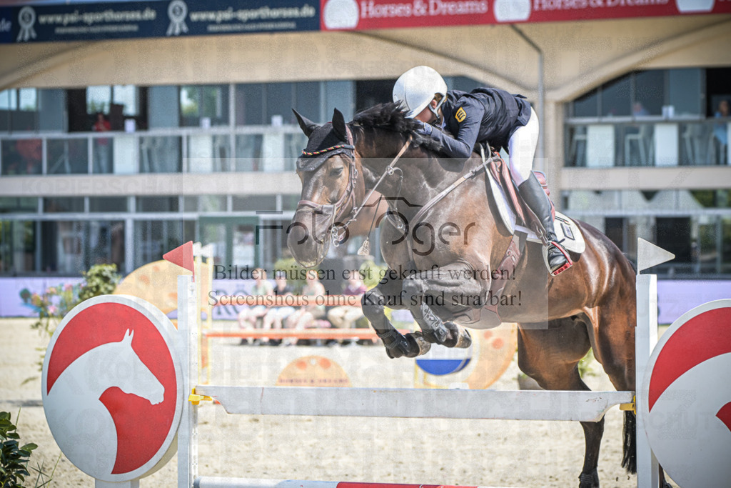 DOS_3005 | Entdecke hochwertige Reitturnierfotos von Foto Oger. Professionell, emotional und authentisch – jetzt Lieblingsmomente im Shop bestellen.Deutschlandweite Turnierfotografie. - Realisiert mit Pictrs.com