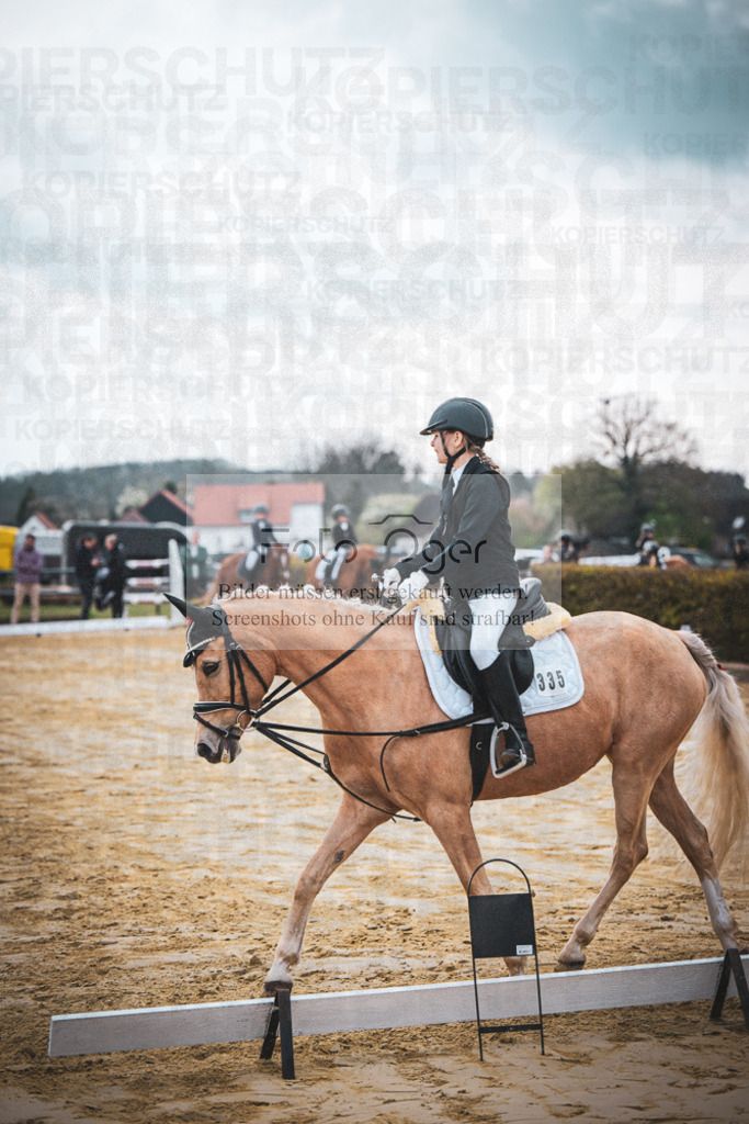 DOS_5455 | Entdecke hochwertige Reitturnierfotos von Foto Oger. Professionell, emotional und authentisch – jetzt Lieblingsmomente im Shop bestellen.Deutschlandweite Turnierfotografie. - Realisiert mit Pictrs.com