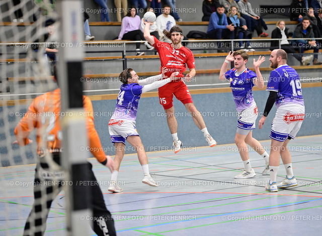 20230226-5600-haba-ghm-dotz-HENFOTO | 26.02.2023 Handball Männer Oberliga Hessen Saison 2022 2023 TuS Griesheim - TuS Dotzheim (27:28) v. li. Fin Welkenbach (23 Dotzheim) Mehmet Can Sahin (24 Dotzheim) Yannick Sinnecker (95 Griesheim) (Foto: Peter Henrich) - Realisiert mit Pictrs.com