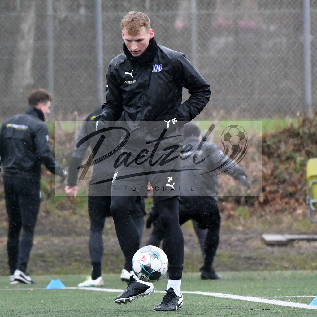 20200213_TRAOSN_0009 | Fussball, Herren: Simon Haubrock (VfL Osnabrueck) in Aktion, am Ball, Einzelaktion waehrend der Trainingseinheit des VfL Osnabrueck im Sportpark Illoshoehe am 13.02.2020 in Osnabrueck, Deutschland. - Realisiert mit Pictrs.com