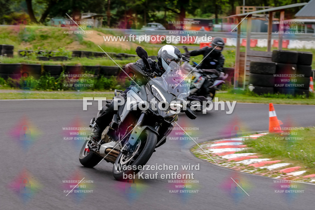 MotoTeamVBK-20165 | Hier findet Ihr Bilder von Touristenfahrten auf der Nürburgring Nordschleife oder von anderen Veranstaltungen die ich besucht habe. Viel Spass beim Durch Schauen 