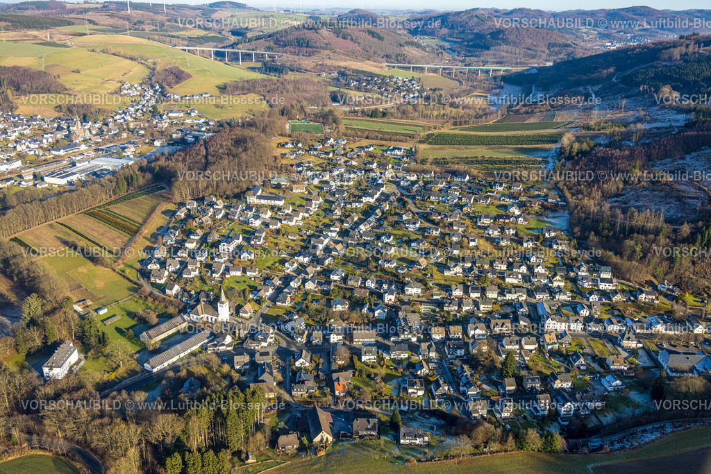 Bestwig260104442 | Luftbild, Ortsteil Wohngebiet Ortsansicht Ostwig, vorne die kath. St. Joseph-Kirche, hinten die Talbrücke B7 und Hügellandschaft, Ostwig, Bestwig, Südwestfalen, Nordrhein-Westfalen, Deutschland