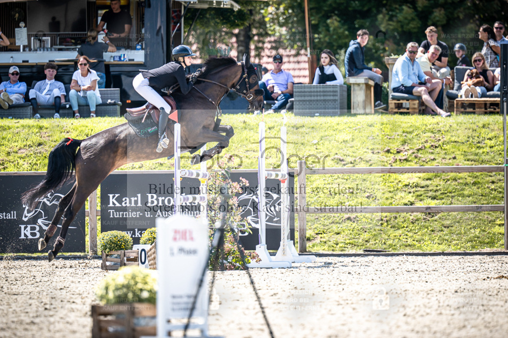 DOS_3728 | Entdecke hochwertige Reitturnierfotos von Foto Oger. Professionell, emotional und authentisch – jetzt Lieblingsmomente im Shop bestellen. - Realisiert mit Pictrs.com