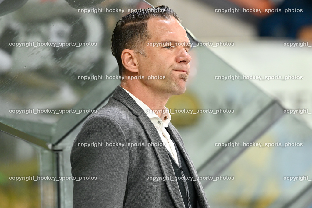 EK Zeller Eisbären vs. HDD Jesenice 1.10.2022 | Headcoach HDD Jesenice GABER Clavie