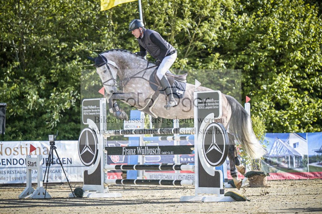 DOS_0107 | Entdecke hochwertige Reitturnierfotos von Foto Oger. Professionell, emotional und authentisch – jetzt Lieblingsmomente im Shop bestellen.Deutschlandweite Turnierfotografie. - Realisiert mit Pictrs.com