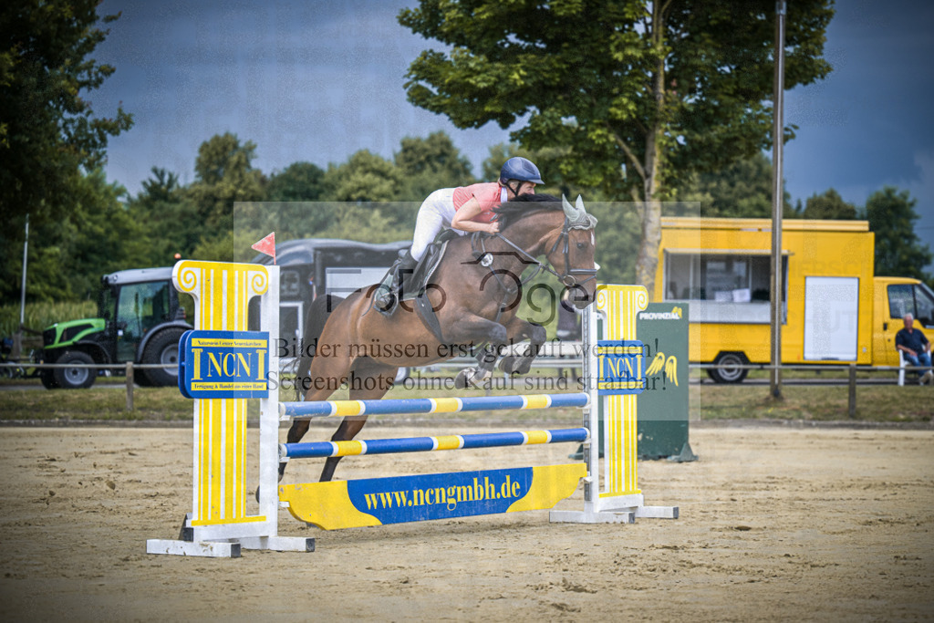 DOS_0671 | Entdecke hochwertige Reitturnierfotos von Foto Oger. Professionell, emotional und authentisch – jetzt Lieblingsmomente im Shop bestellen.Deutschlandweite Turnierfotografie. - Realisiert mit Pictrs.com