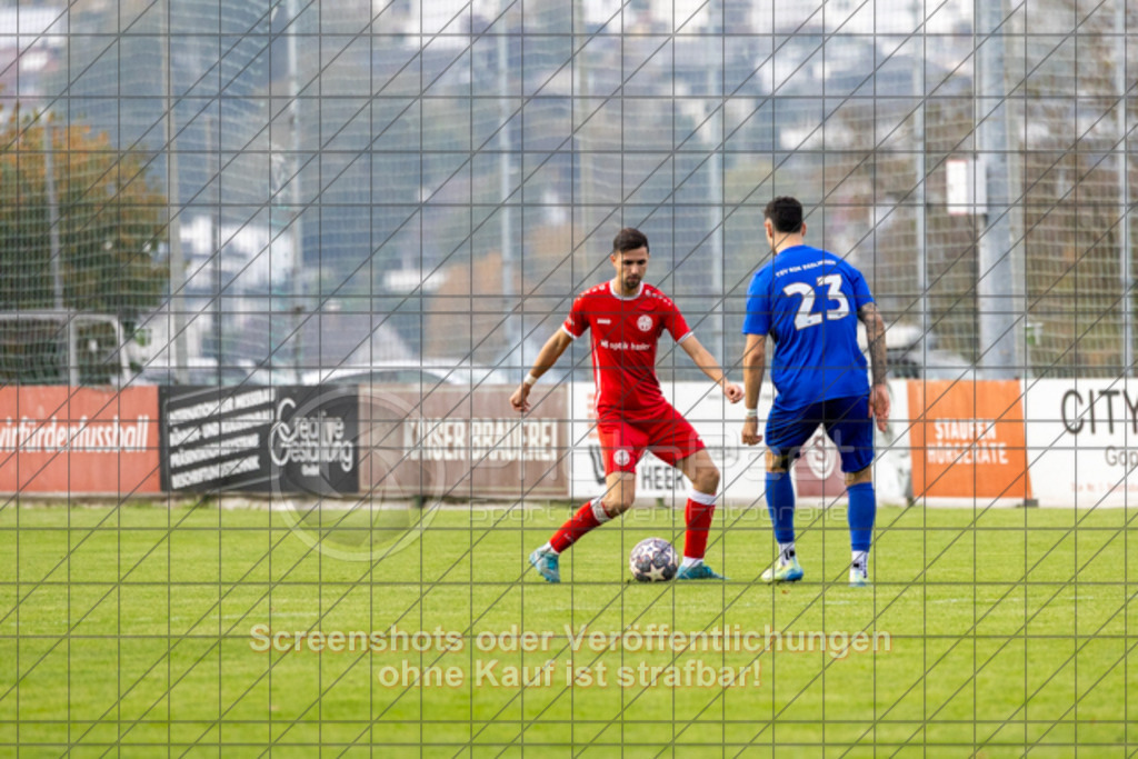 20251019_163107_0105 | #,FV Vorwärts Faurndau (rot) vs. TSV RSK Esslingen (blau), Fußball, Bezirksliga - Bezirk Neckar/Fils, 09. Spieltag, Saison 2025/2026, Rasenplatz, Im Dittlau 2, 73035 Göppingen, 19.10.2025 - 15:30 Uhr,Foto: PhotoPeet-Sportfotografie/Peter Harich