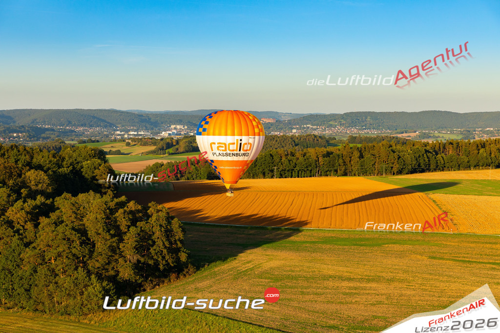 Das Luftbild zeigt : Ballon Plassenburg Kasendorf - Die Luftaufnahme wurde 2023 vom UL-Flugzeug aus erstellt ( keine Drohne ) - Hochauflösende Luftaufnahme - Für grossformatige Ausdrucke geeignet. Die Geschenkidee !Mit Lizenz und Bildrechte bestellbar