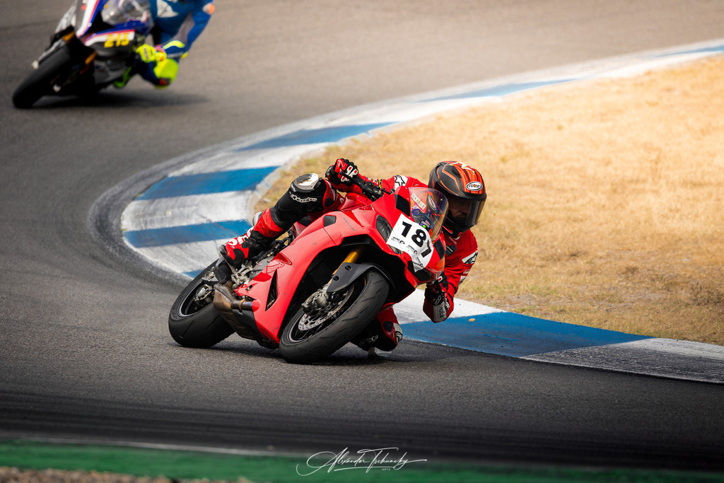 Ducati Trackday Hockenheimring 2026 | Entdecken Sie die faszinierende Welt von Alexander Tschuncky Arts: Kreative Fotografie, atemberaubende Automobilkunst und hochwertiger Bilderdruck. Lassen Sie sich inspirieren! - Realisiert mit Pictrs.com